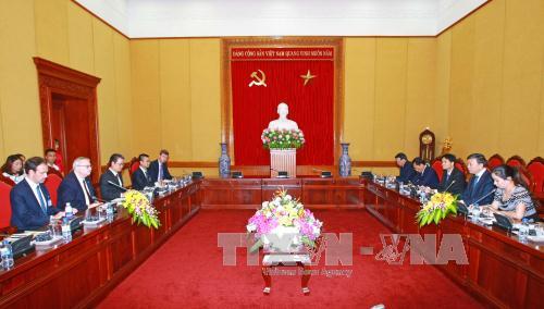 ລັດຖະມົນຕີກະຊວງຕຳຫຼວດໂຕເລີມຕ້ອນຮັບຄະນະວິສາຫະກິດຂັ້ນສູງສະພາດຳເນີນທຸລະກິດອາເມລິກາ-ອາຊຽນ